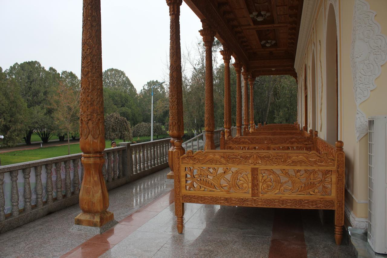 Bahoriston Hotel Guliston المظهر الخارجي الصورة