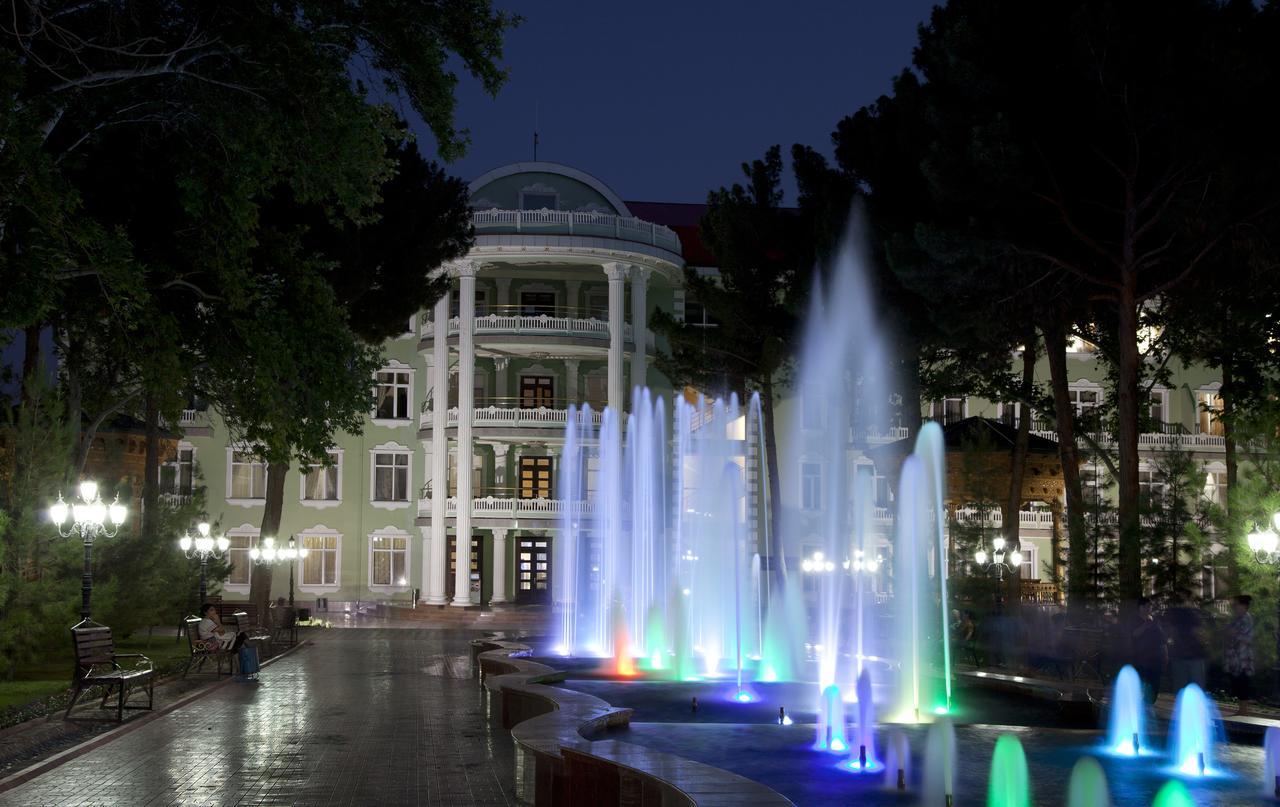Bahoriston Hotel Guliston المظهر الخارجي الصورة
