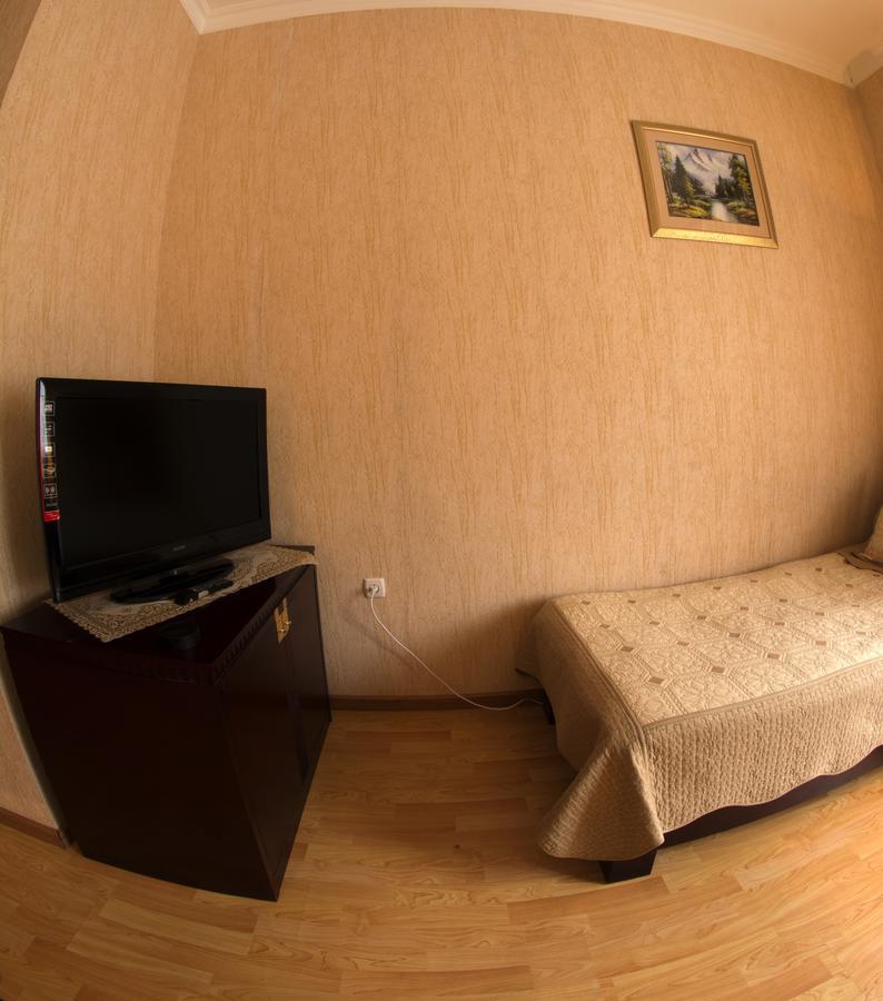 Bahoriston Hotel Guliston المظهر الخارجي الصورة